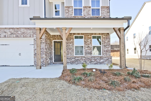 doorway to property featuring a porch