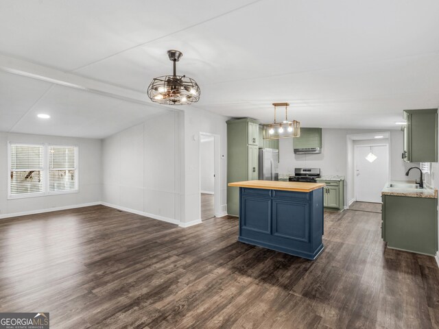 kitchen with sink, butcher block countertops, decorative light fixtures, dark hardwood / wood-style floors, and stainless steel appliances