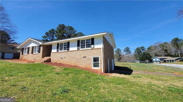 view of front of house with a front lawn