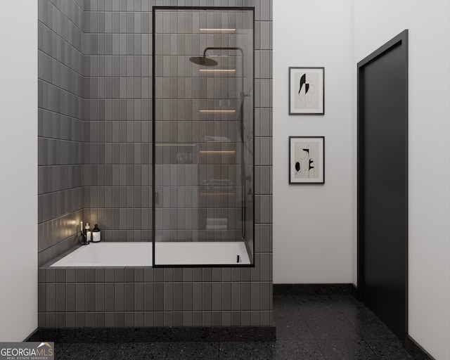 bathroom with tiled shower / bath