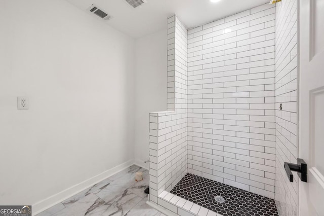 bathroom featuring a tile shower