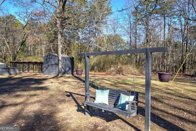 view of yard with a storage shed