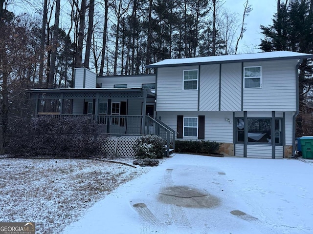 view of front of property featuring a porch