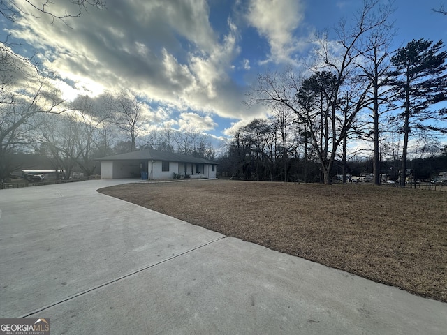 view of front of house with a front lawn