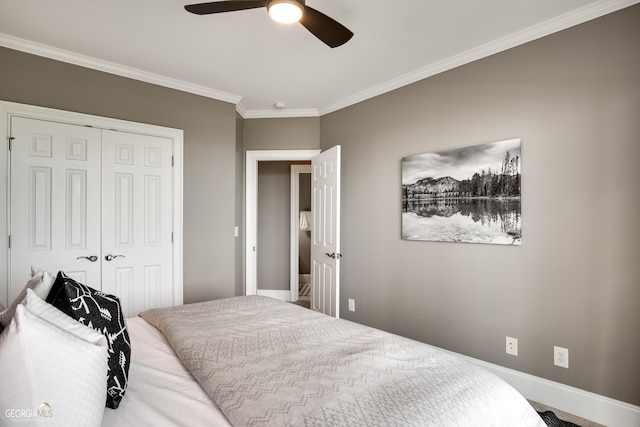 bedroom with crown molding, a closet, and ceiling fan