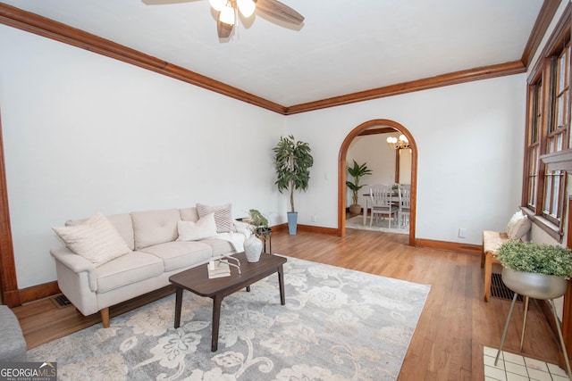 living room featuring ceiling fan, light hardwood / wood-style flooring, and crown molding