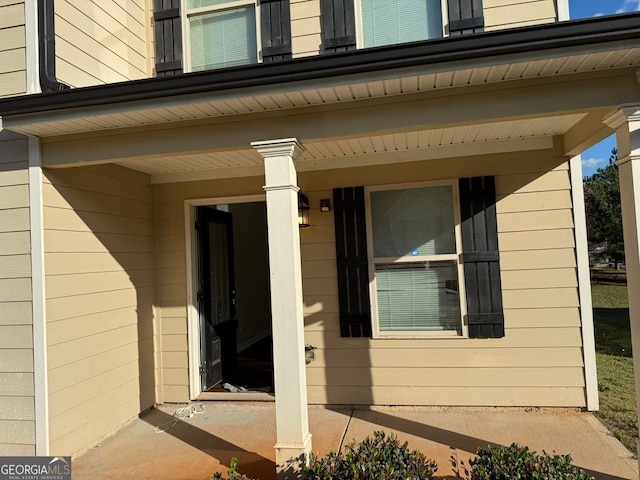 property entrance featuring a porch