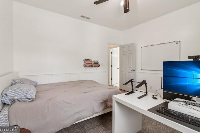 bedroom with ceiling fan