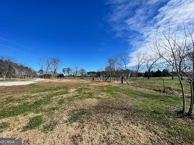 view of yard featuring a rural view