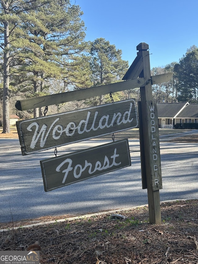 view of community / neighborhood sign