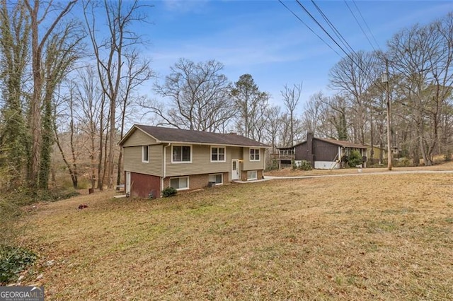 view of front of house featuring a front lawn