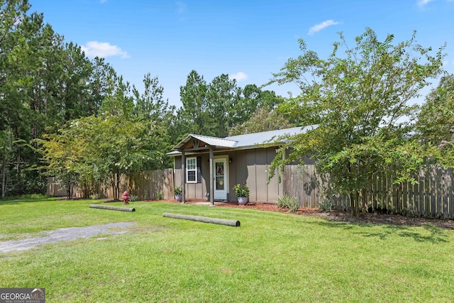 view of front of house with a front yard