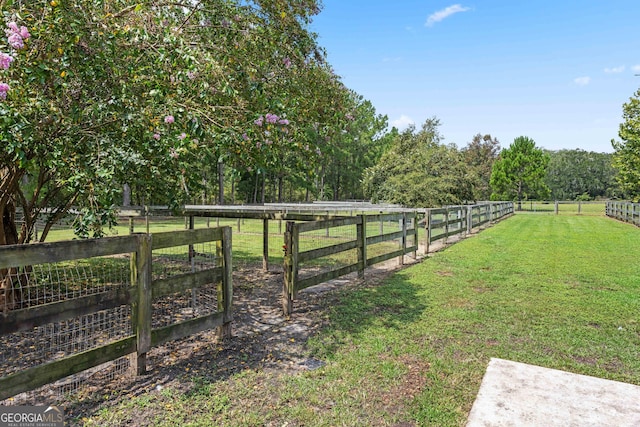 view of yard featuring a rural view