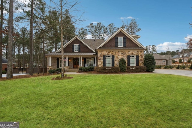 craftsman inspired home featuring covered porch and a front lawn