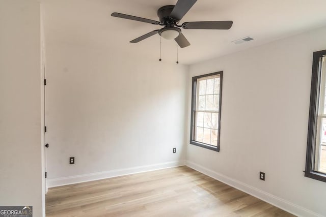 unfurnished room featuring light wood-type flooring and ceiling fan