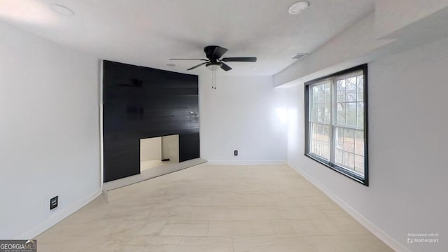 empty room with ceiling fan