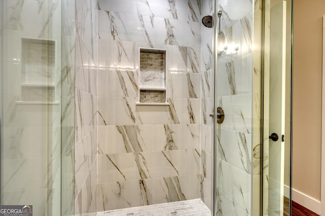 bathroom featuring a tile shower