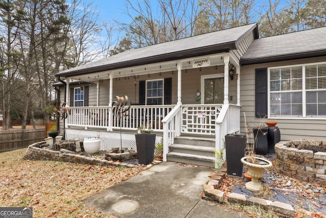 ranch-style house featuring covered porch