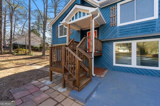 entrance to property featuring a patio