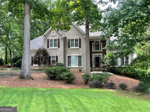 view of front of property with a front yard