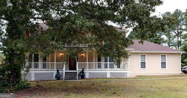 view of front facade with covered porch and a front yard