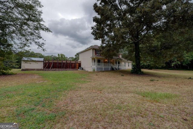 view of yard featuring a storage shed