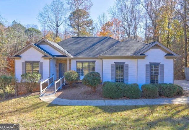 ranch-style house featuring a front lawn