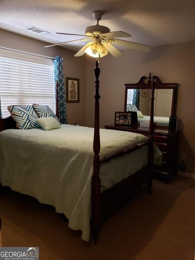 bedroom with ceiling fan