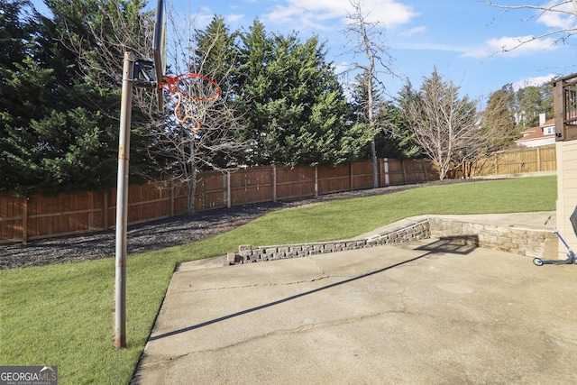 view of yard featuring a patio