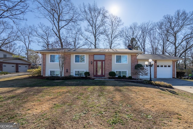 view of front of property featuring a garage and a front yard