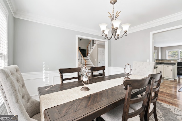 dining room featuring ornamental molding, dark hardwood / wood-style flooring, and a chandelier