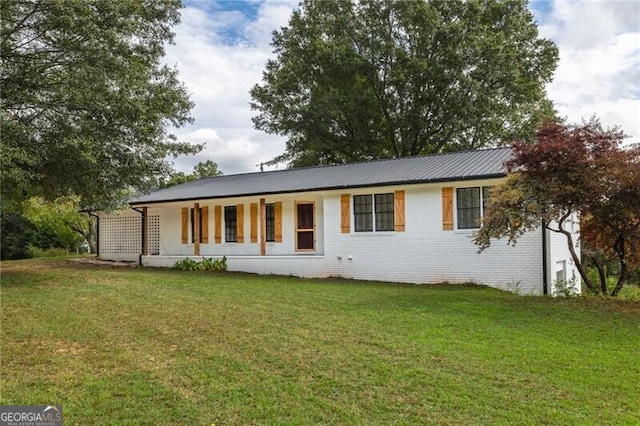 single story home with covered porch and a front lawn