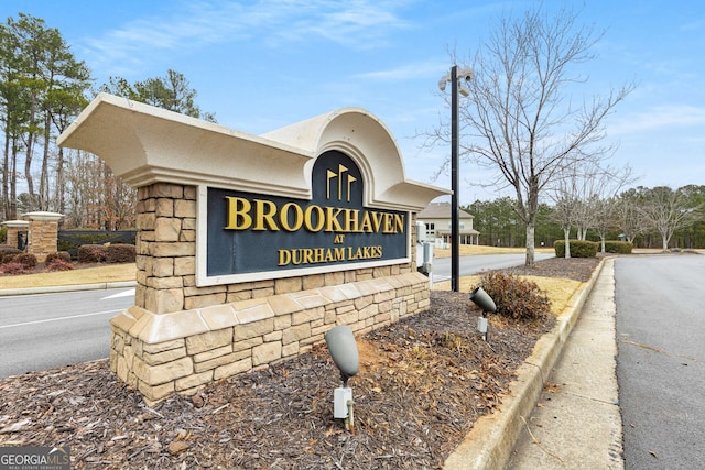 view of community / neighborhood sign