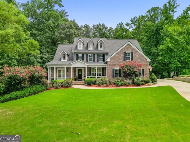 view of front facade with a front lawn and covered porch