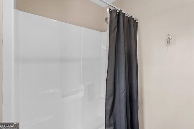 bathroom featuring a shower with curtain