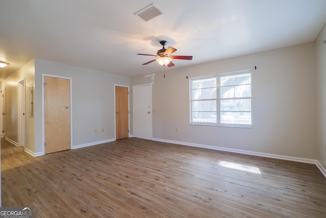 unfurnished room featuring wood-type flooring and ceiling fan