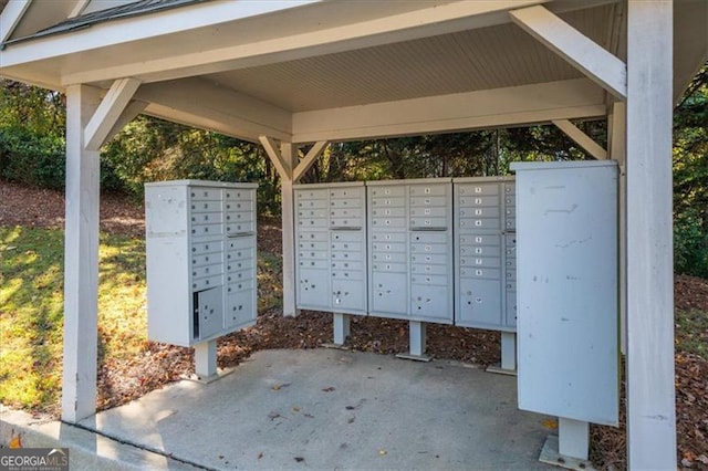 view of property's community featuring mail area