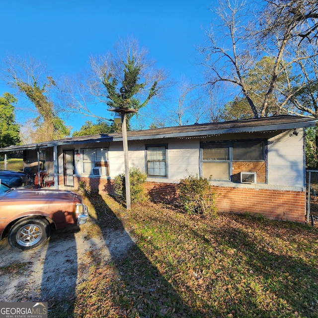 single story home with a carport