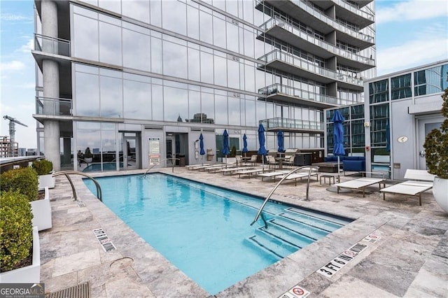 view of swimming pool featuring a patio