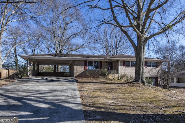 view of front facade featuring a carport