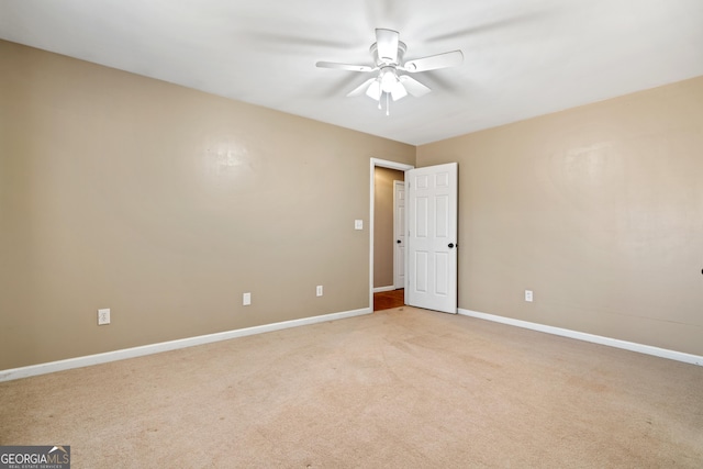 unfurnished room with light carpet and ceiling fan