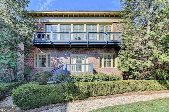 view of front of property with a balcony