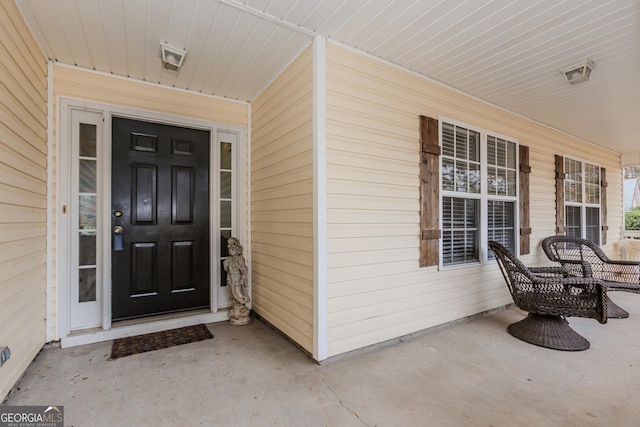 entrance to property featuring a porch