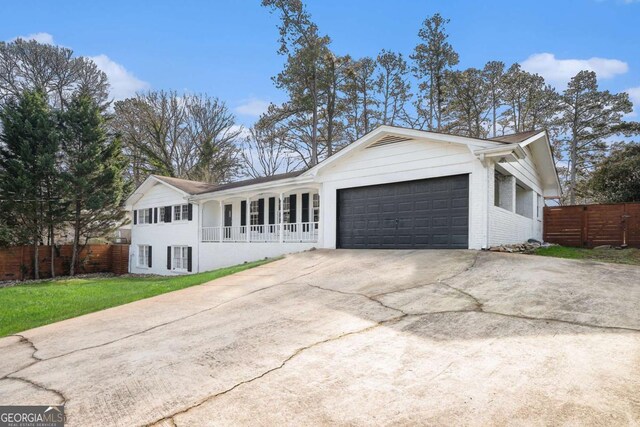 view of front facade featuring a garage and a front lawn