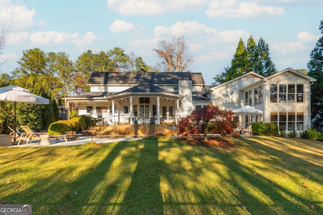 back of house featuring a lawn