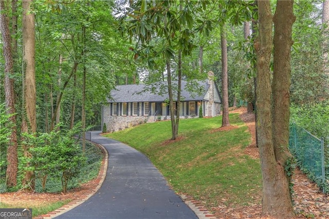 ranch-style home with fence and a front lawn