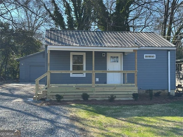 view of front facade with covered porch and a garage