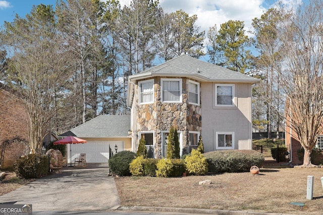 view of front facade featuring a garage