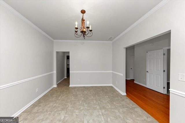 tiled spare room featuring crown molding and an inviting chandelier