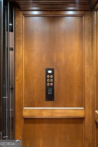 room details with elevator